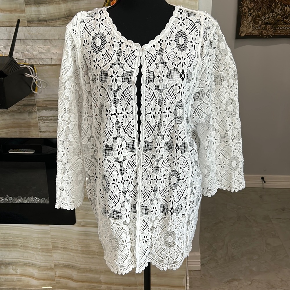 South Main White Lace Tunic. OS